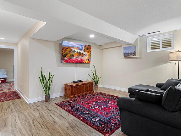 3rd image of 4505 Buttercup Ln