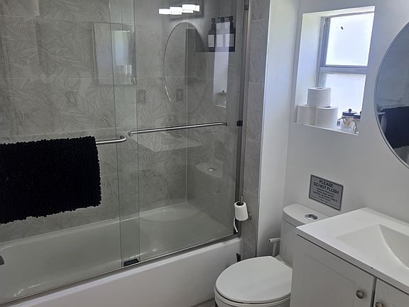 4th image of 1105 NE 10th St #3