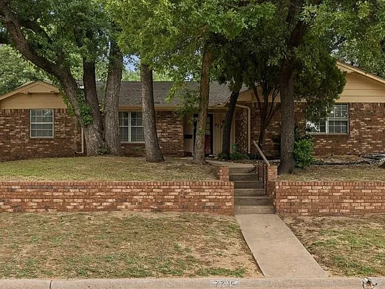 7725 NW 20th St — Photo 25