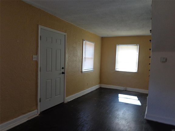 3rd image of 2341 Hood Ave