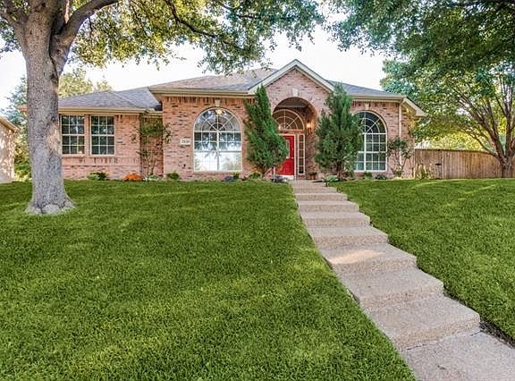 2nd image of 2420 Queens Ct