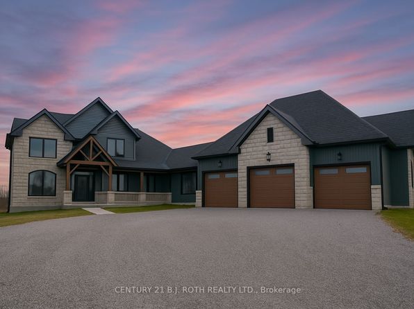 1679 Windemere Ln, Severn, ON L3V 8E5