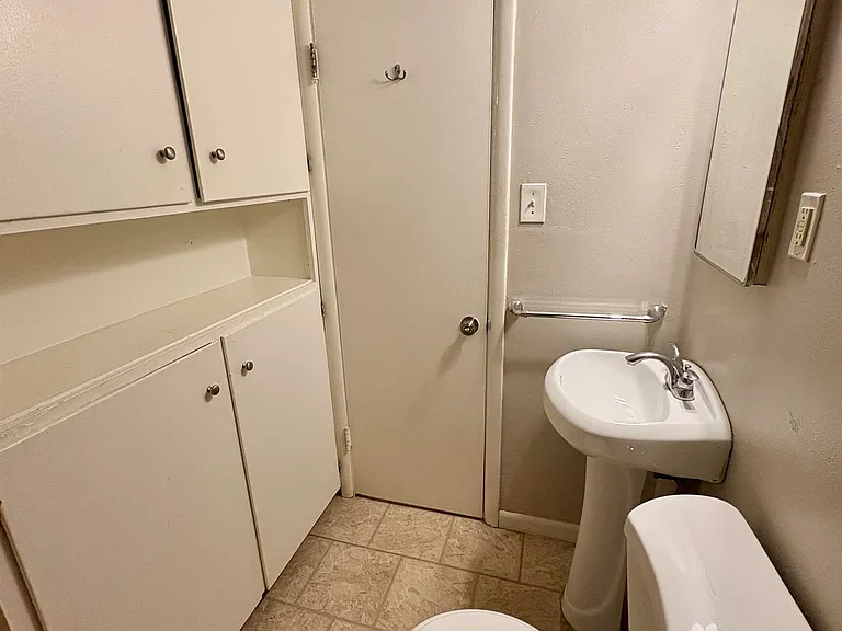 Corona Manor Apartments — Photo 20