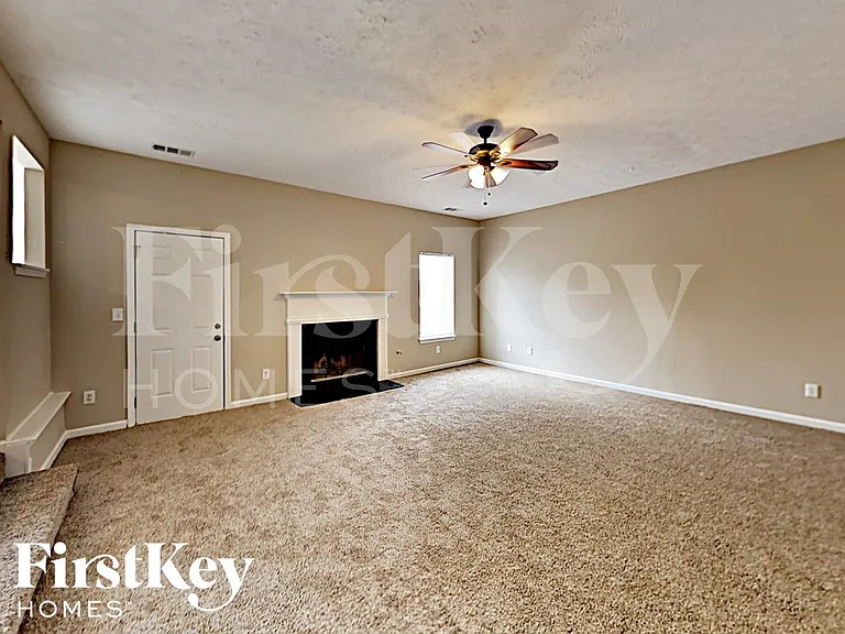 1325 Pebble Beach Ln — Photo 2