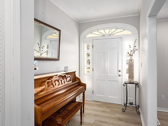 3rd image of 445 Roxie Dr