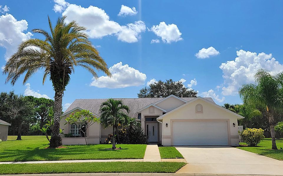 1st image of 2631 Canterbury Cir