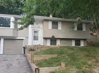 1513 Pinewood Circle Dr, Omaha, NE 68144