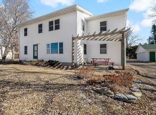 8820 Argenta Trl, Inver Grove Heights, MN 55077