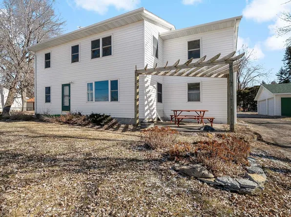 8820 Argenta Trl, Inver Grove Heights, MN 55077