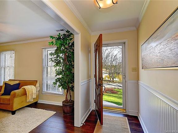 2nd image of 7106 Candlewyck Ln