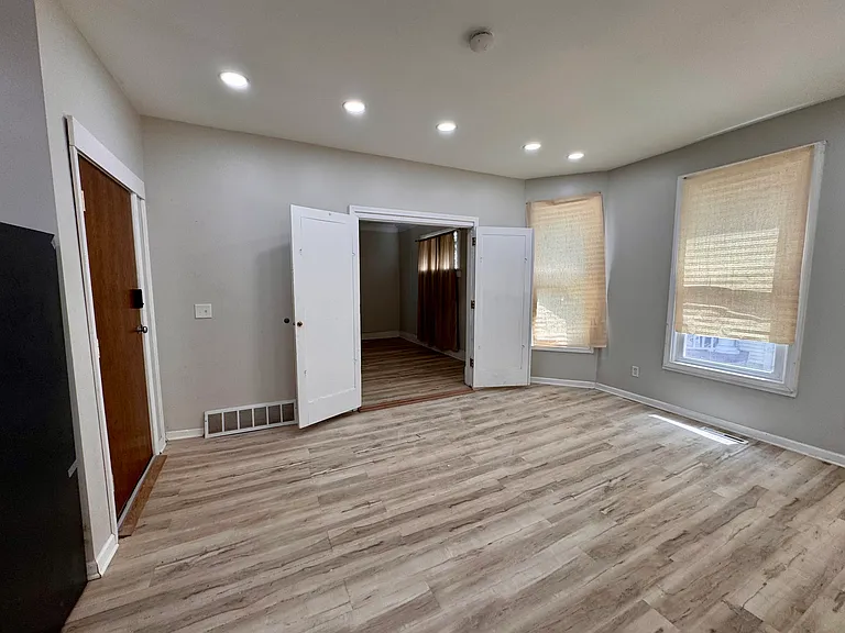 834 College Ave — Photo 20
