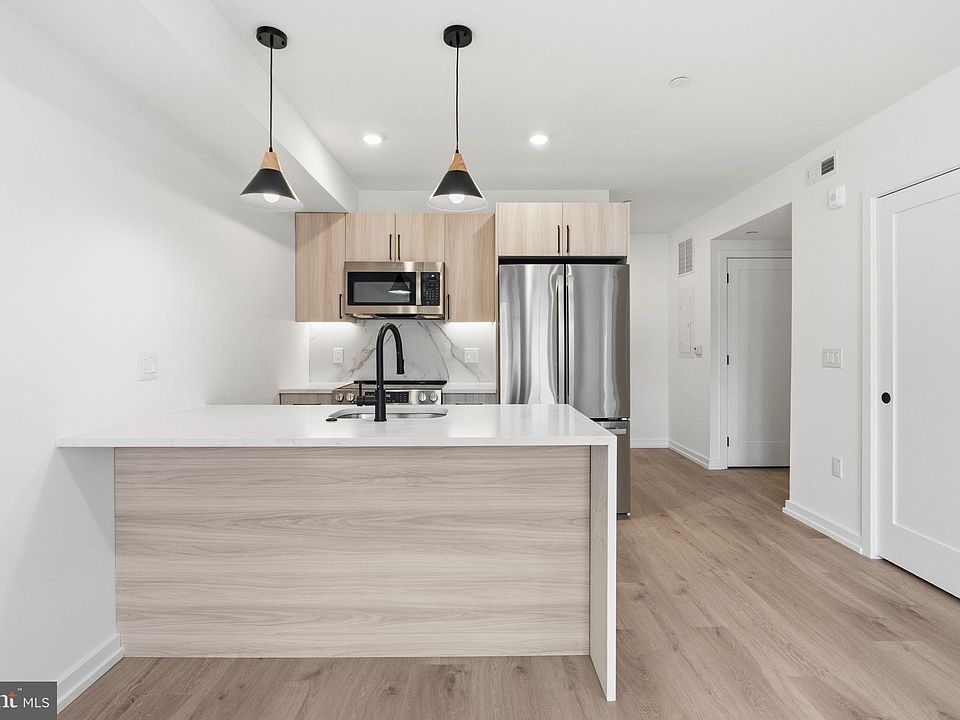 1st image of 209 New St #5B