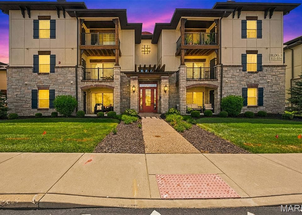 1st image of 321 Bordeaux Way