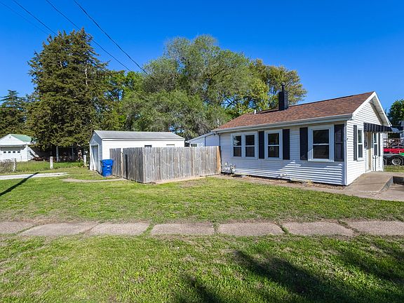 3rd image of 914 S Elsie Ave