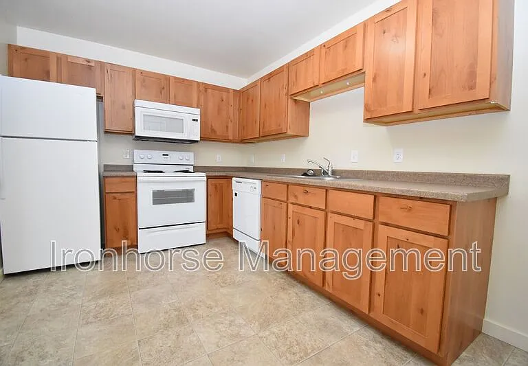 807 W Villard St #21 — Photo 8