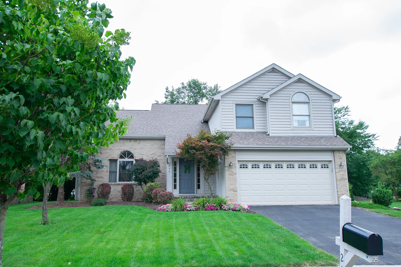 242 Briarbend Blvd photo 1