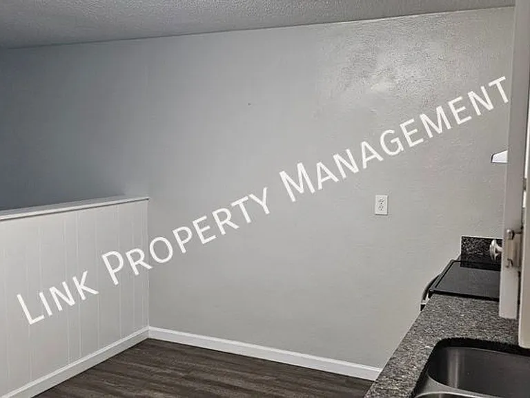 1638 Keeble St — Photo 13