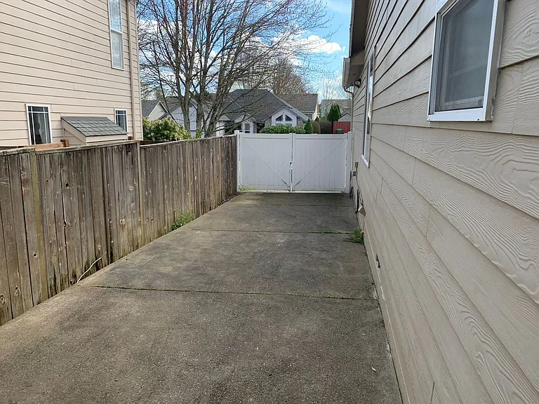 2895 Vintage Ave SE — Photo 24