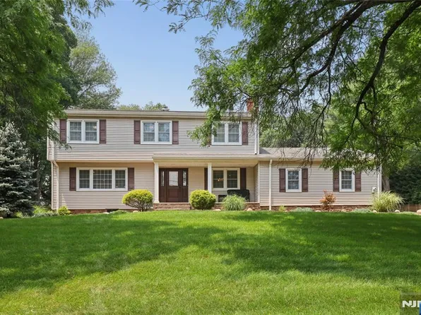 53 Van Blarcom Ln, Wyckoff, NJ 07481