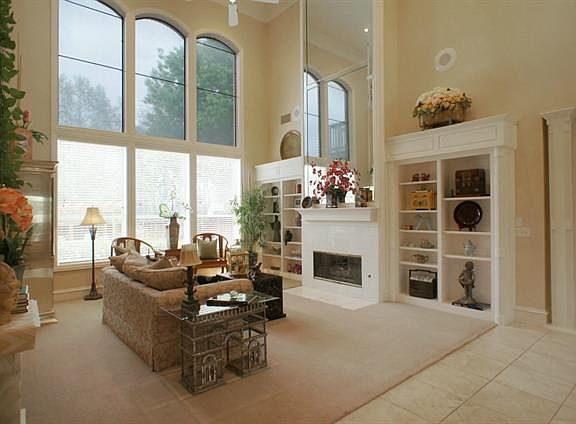 3rd image of 5201 Overhill Dr