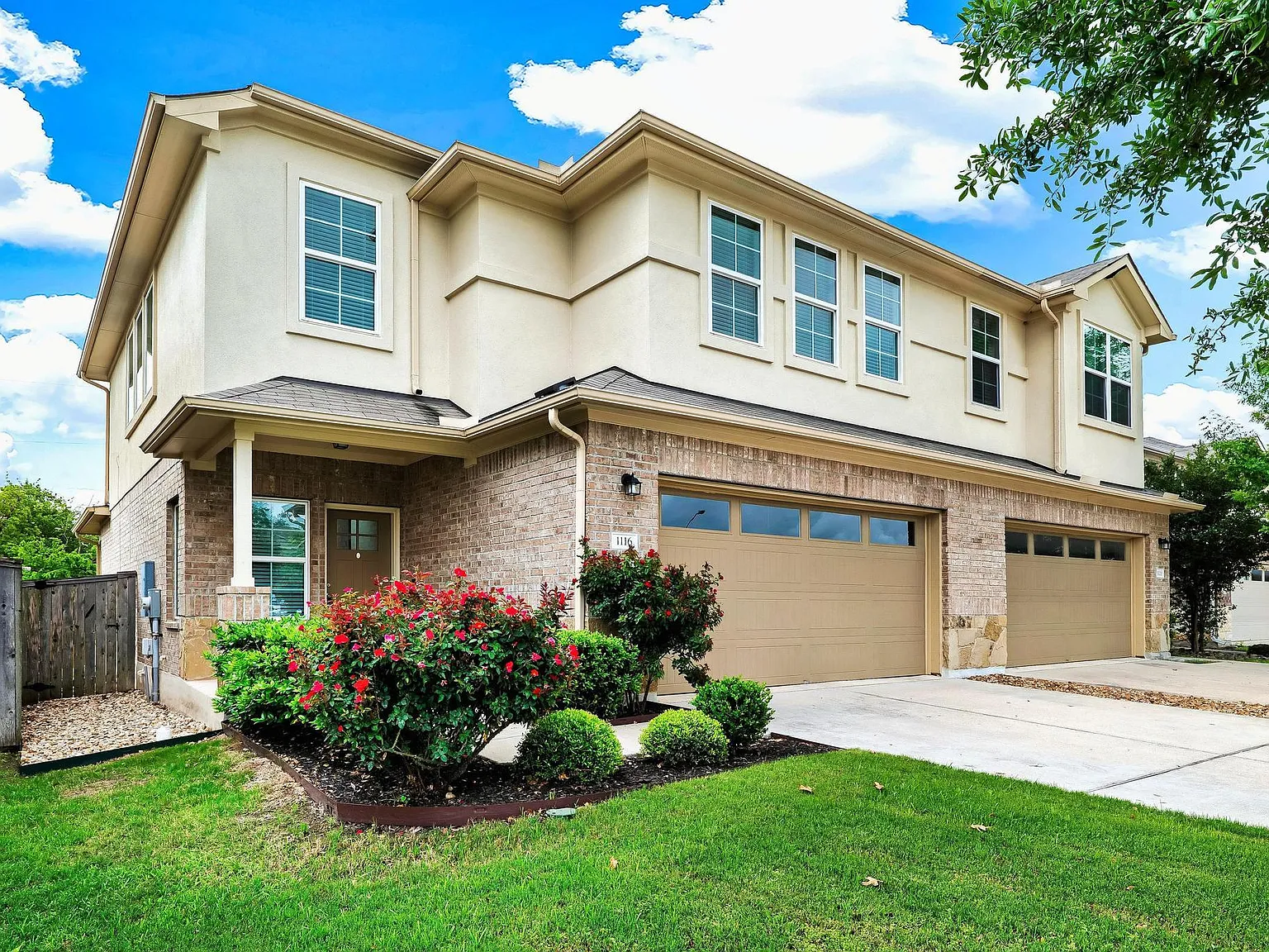 3 bed, 2.5 bath, 2080 sqft, $2,180 — Photo 2