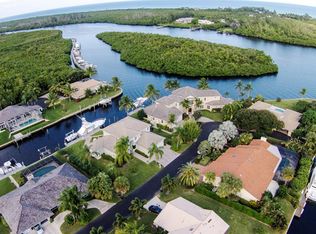 9075 SE Harbor Island Way, Hobe Sound, FL 33455