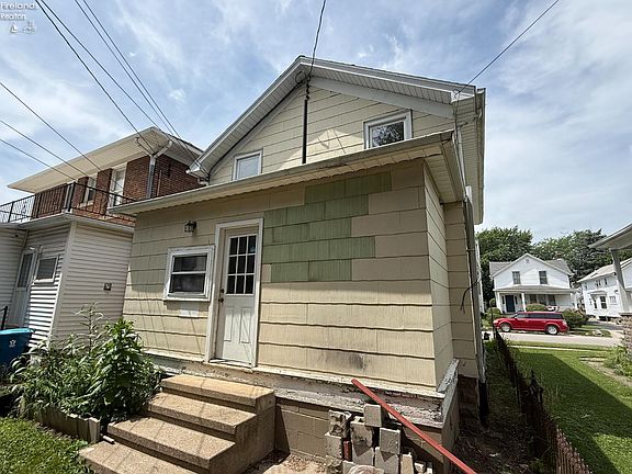 5th image of 205 N Wood St