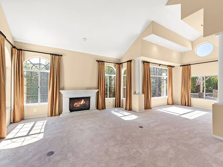 2663 Yellowwood Dr — Photo 6