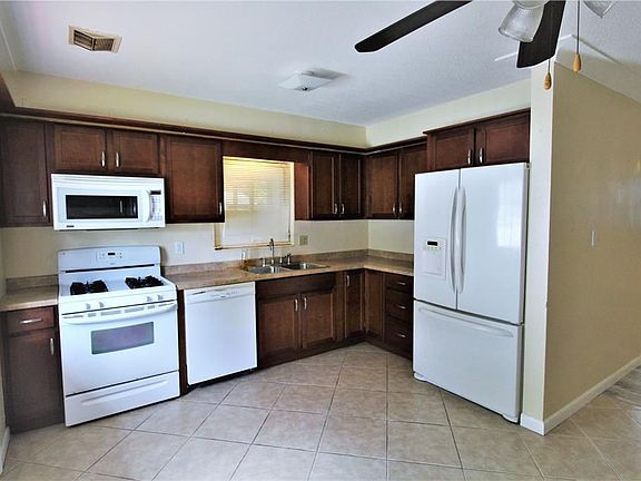 2nd image of 1935 Edgewater Dr