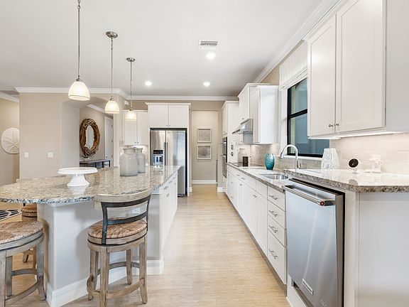Model Representation Kitchen with stainless steel appliances and 42 white cabinets