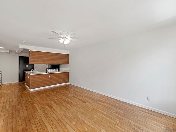 4th image of 226 Montrose Ave APT 1B