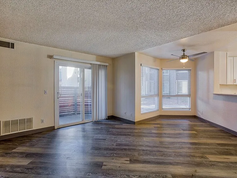 Willow Glen Apartments — Photo 10