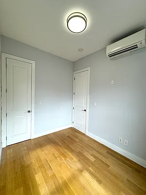 Rented by Pear NYC LLC | media 8