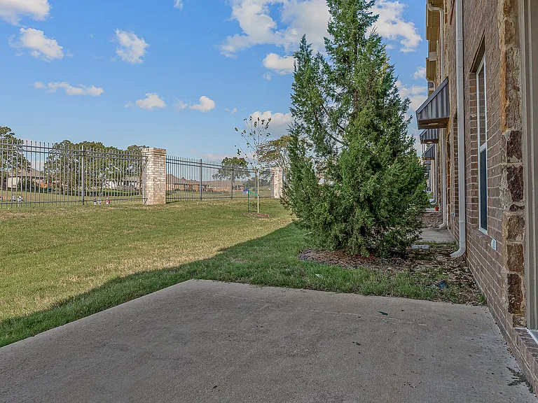 Outside Patio| 2 Bed 2.5 Bath | The Cabernet