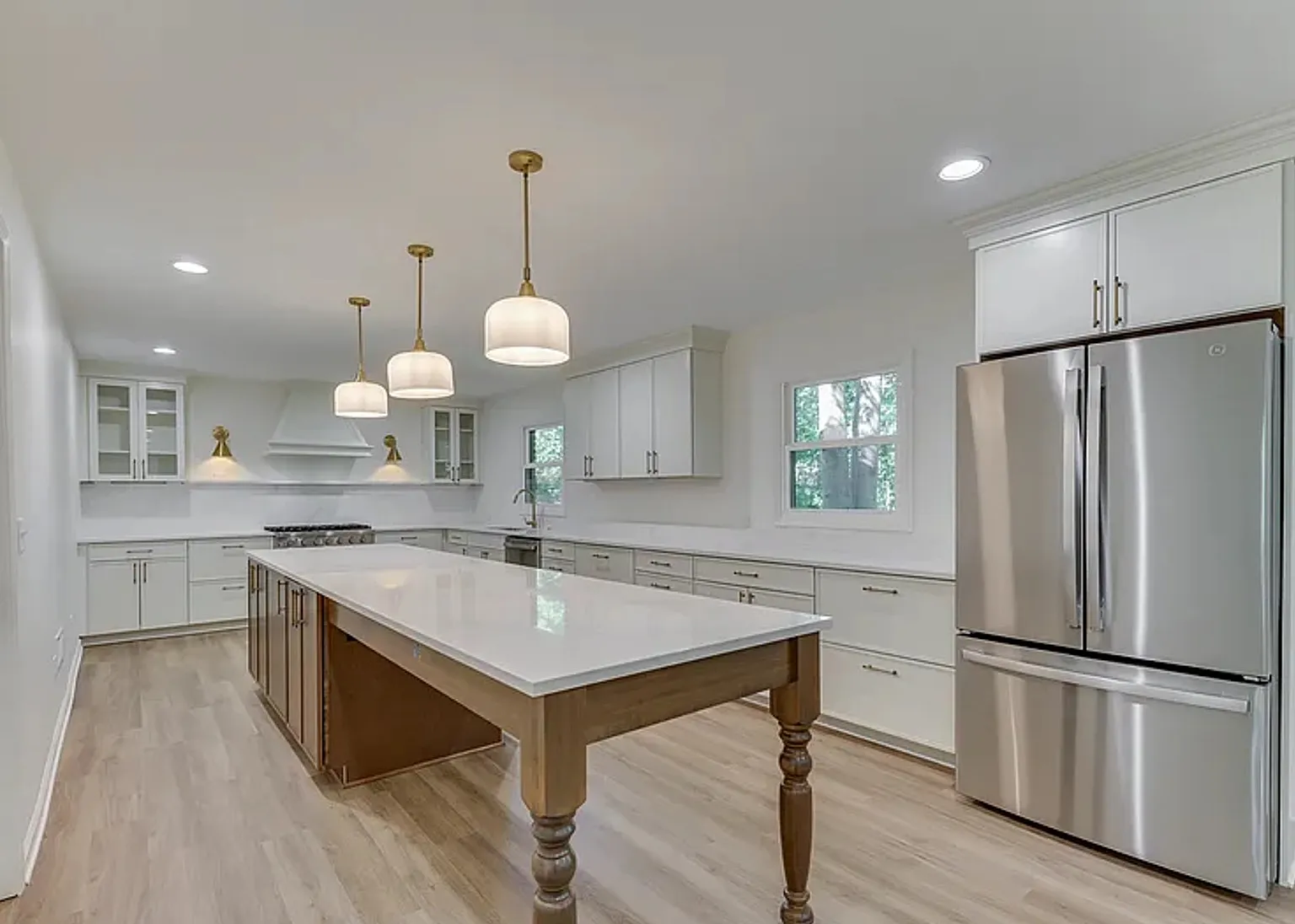 4 bed, 2.5 bath, 3272 sqft, $4,300 — Photo 3