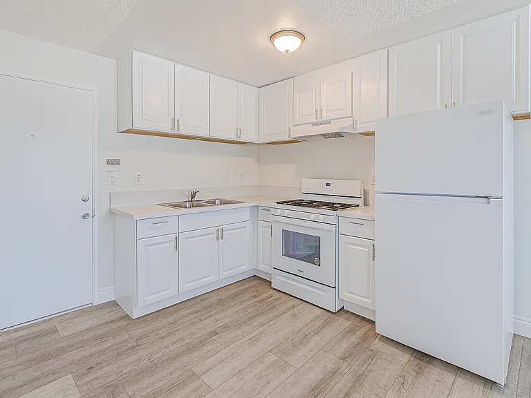 704 McDonald Ave #0 — Photo 2