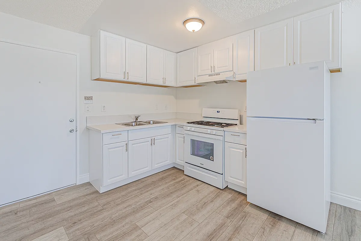 Building Photo - 704 McDonald Ave #0