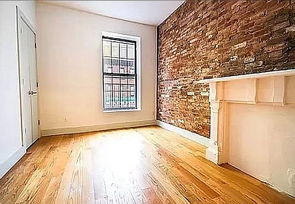 4th image of 894 Myrtle Ave #7