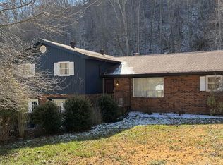 352 Sam Combs Rd, Viper, KY 41774