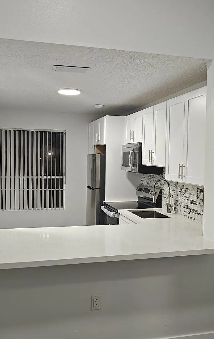 2 bed, 2.0 bath, 1084 sqft, $2,400 — Photo 1