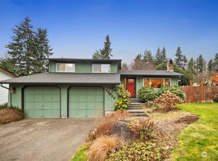 17426 Woodland Dr, Bothell, WA 98012