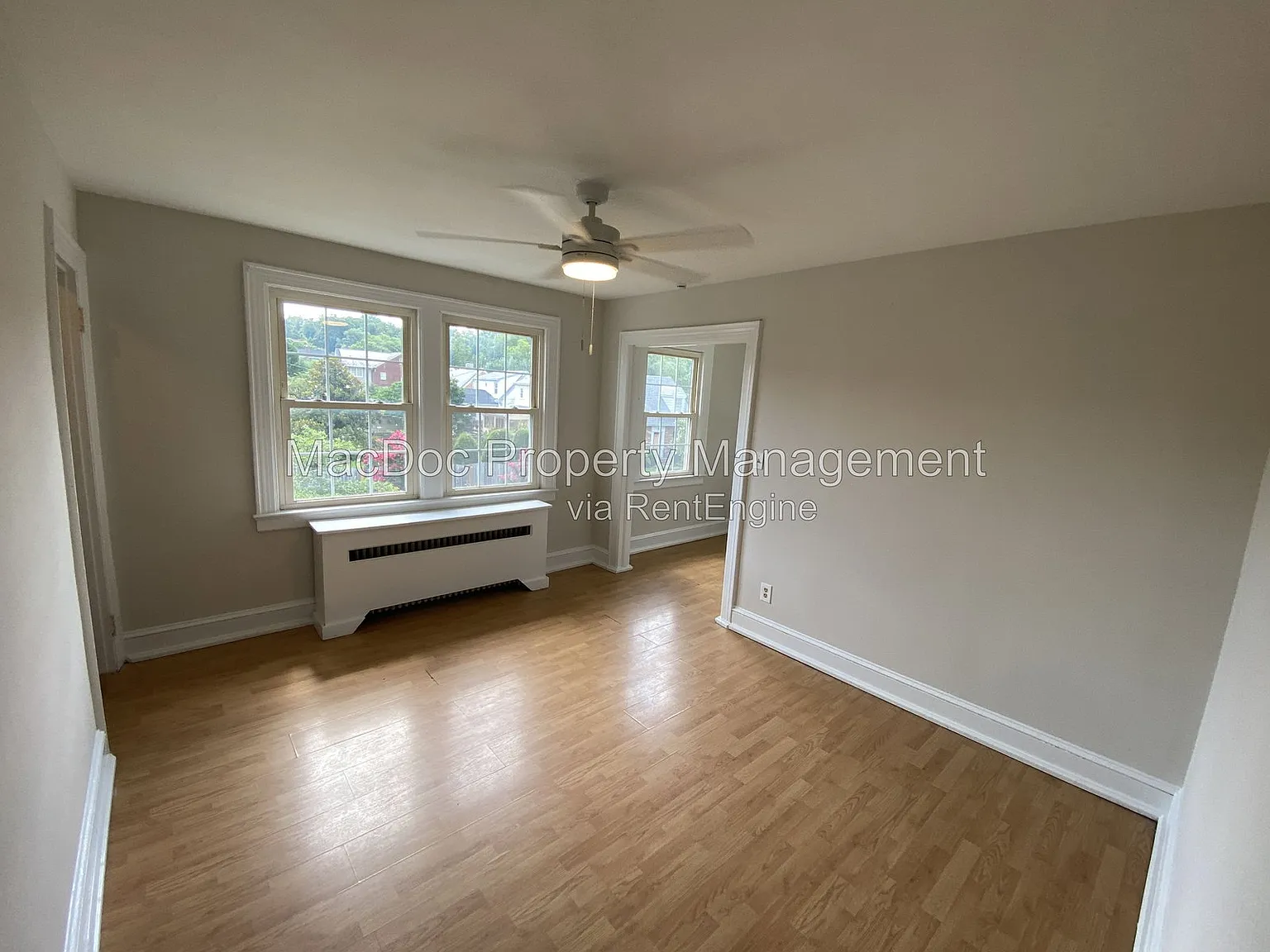 3 bed, 1.0 bath, 669 sqft, $1,595 — Photo 2