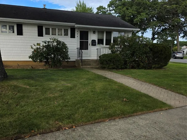 654 Carlyle Avenue, Franklin Square, NY 11010
