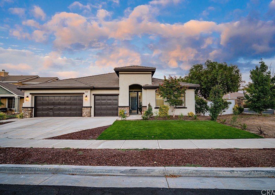 1st image of 33614 Shamrock Ln