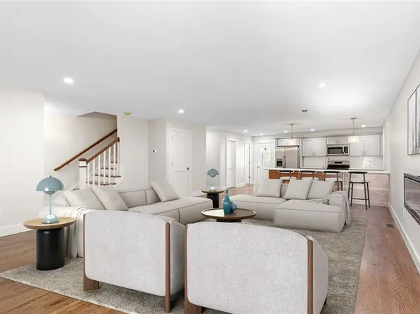 4 Trinity Way, Johnston, RI 02919