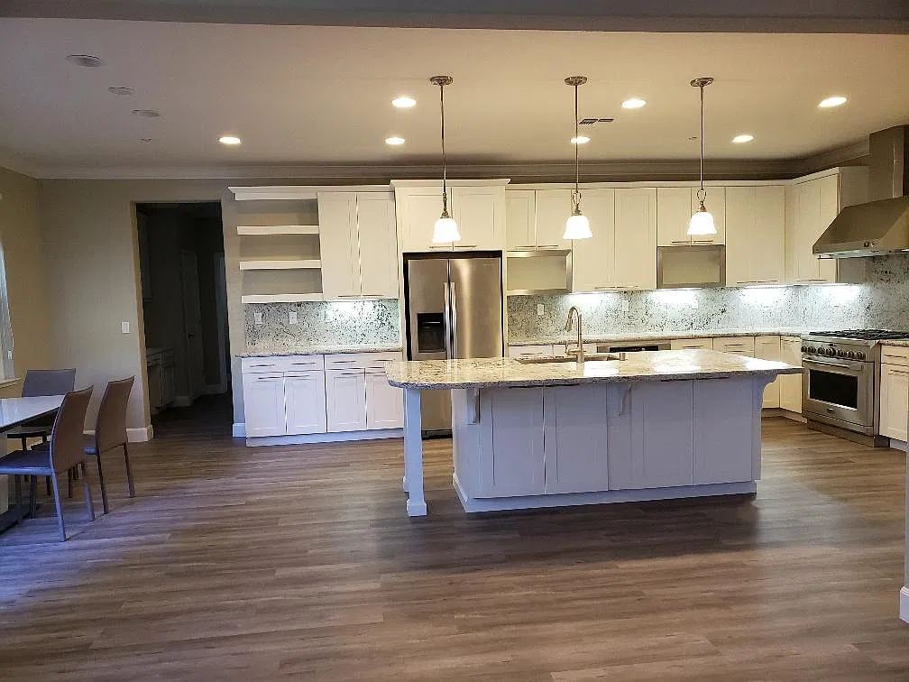 6091 Charlotte Dr — Photo 4