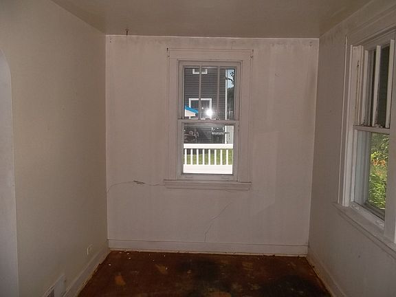 4th image of 386 N Highland Ave