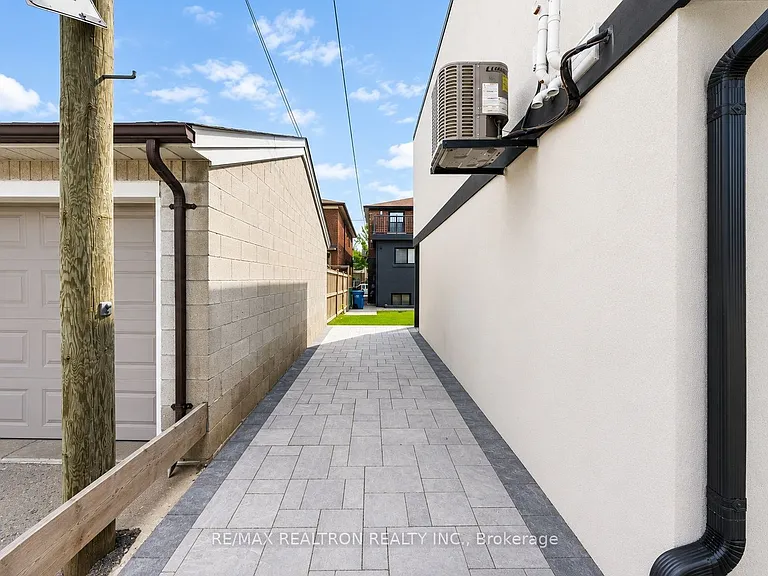 230 Boon Ave #LANEWAY — Photo 22
