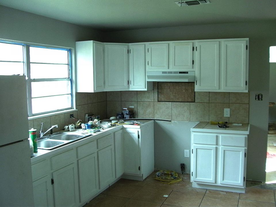 1st image of 3733 Kenwood