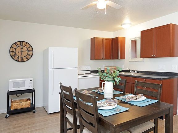 2nd image of 1407 W Mills St #3B-1BA-1008SQFT